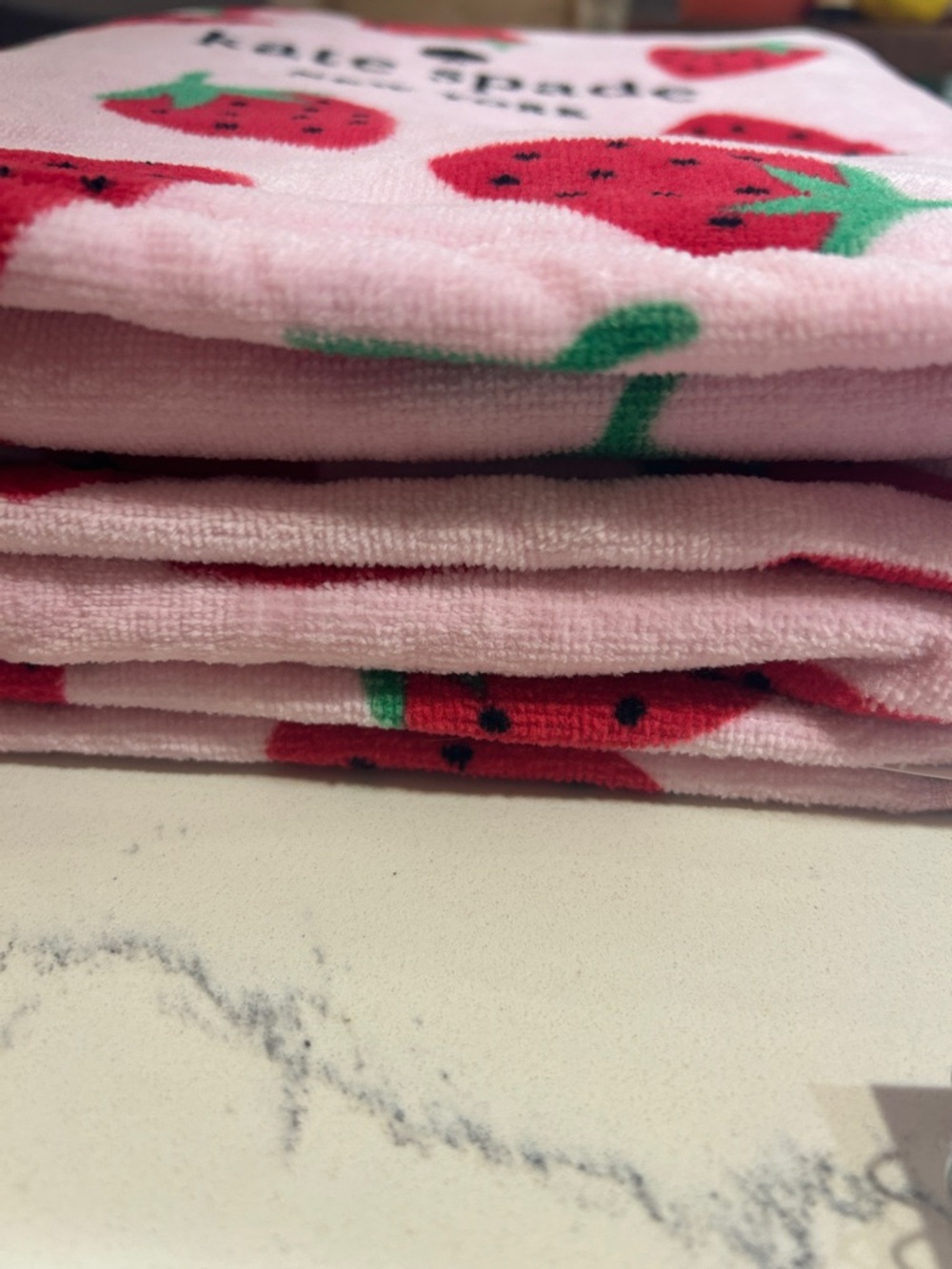 New kate spade Pink Strawberry Print Beach Towel 100% Cotton - Picture 8 of 9